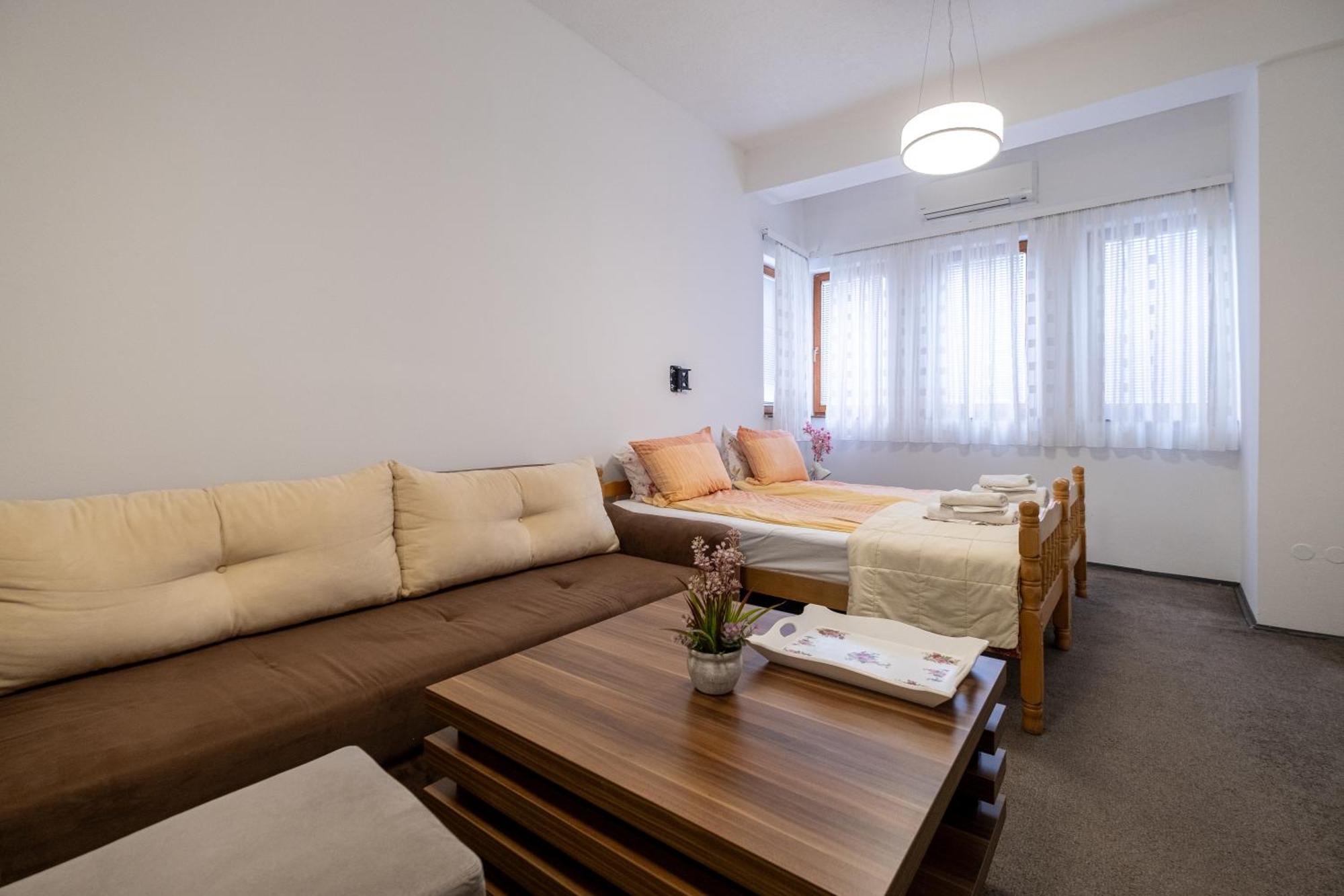 Guesthouse Rose SJJ Eksteriør billede